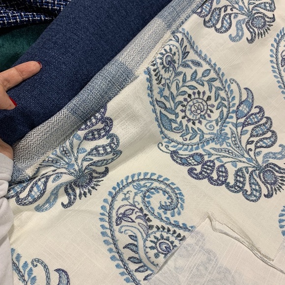 Luxury Pillows ❤️❤️❤️ and Accessories - Picture 4 of 14